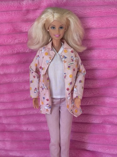 Barbie happy family doctor - barbie,